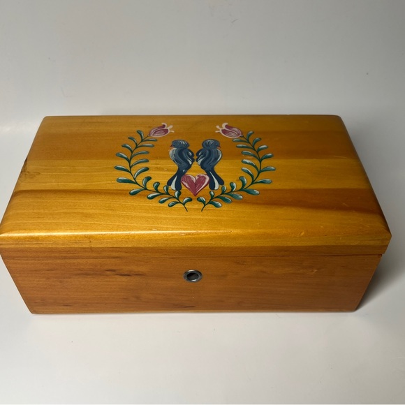 Vintage Lane Furniture Company Mini Cedar Chest - Picture 1 of 8